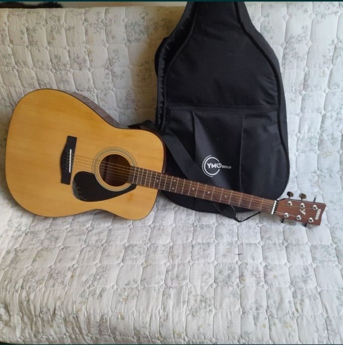 Гитара Ямаха с чехлом