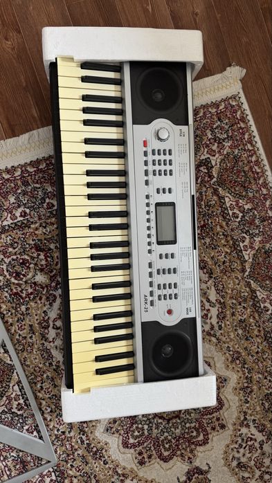 Продам синтезатор