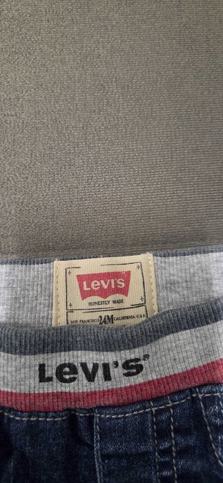 Pantaloni scurti pentru baieti Levi's,marimea 24 luni,stare foarte buna