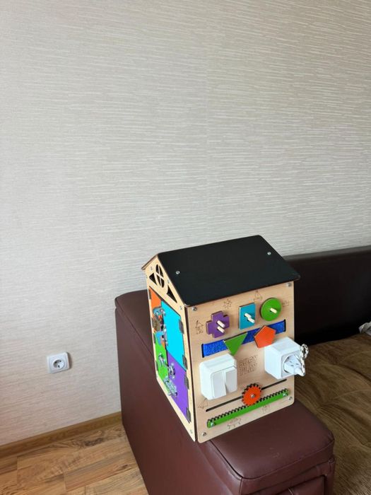 Продам детски игрушечный домик развивающи