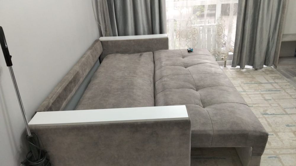 диван-тахта в хорошем состоянии