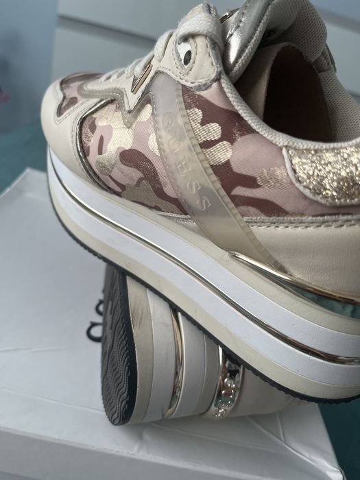 Дамски бежови маратонки Guess номер 37