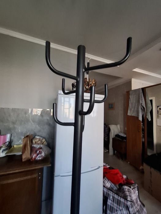 Вешалка на ножке