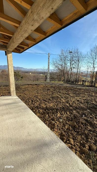 Casa la rosu in Grosi, 144 mp construiti, teren 536 mp, priveliste sup