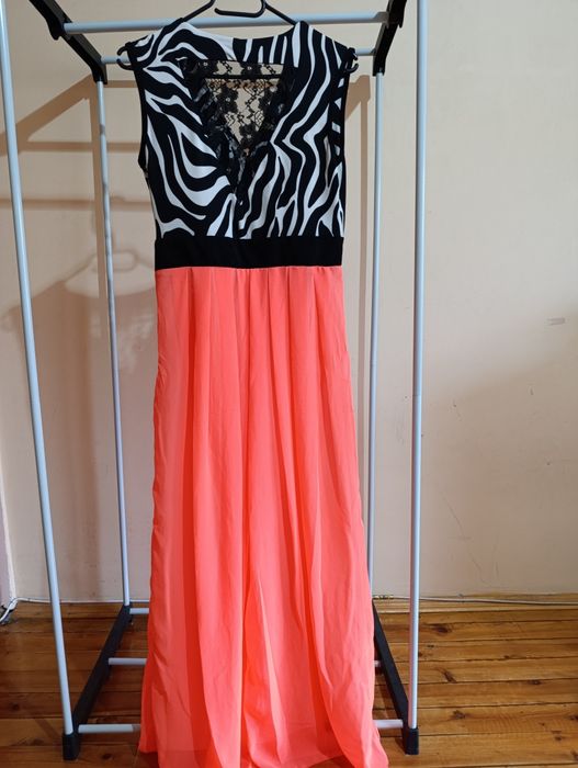 Дамски рокли размер S и  М