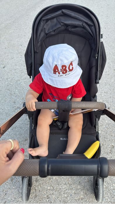 Коляска  сатылады кара тусти