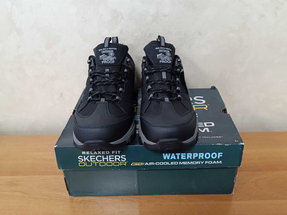 Skechers- Selmen-Чисто Нови в Кутия