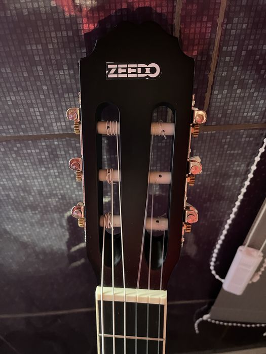 Vând chitara ne folosita ca noua