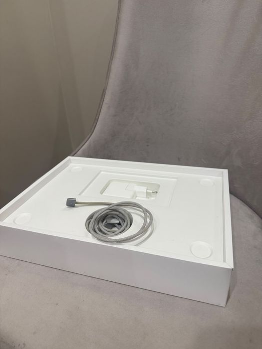 Продам MacBook Air M2 (2022)