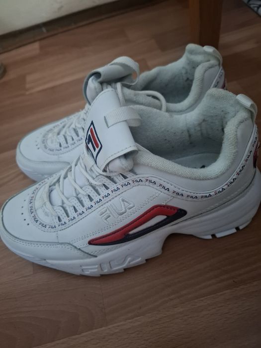 Продам кроссовки 10000