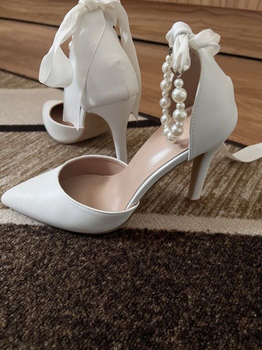 Обувки на висок ток