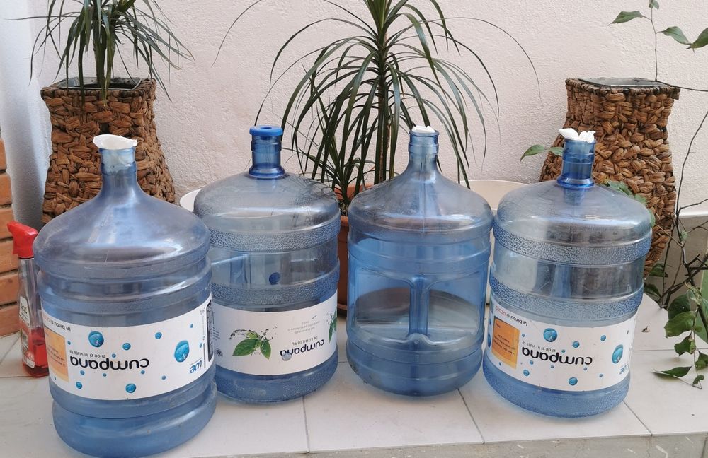 20 bidoane, canistre, vase, damigene, butoaie, 19 litri Cumpana pentru depozitare vin