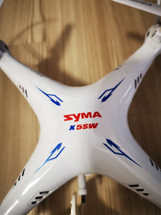 Dronă cu camera video