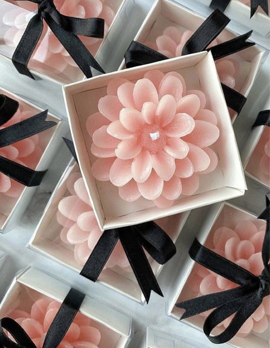 Подаръчета за сватби кръщенета поводи свещи