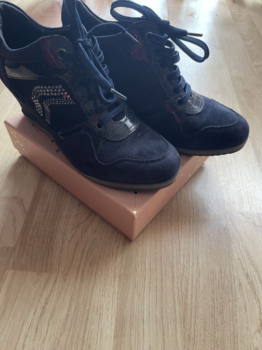 Обувки с вградена платформа Geox