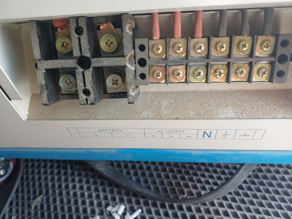 Продам инвертор и солнечные панели.