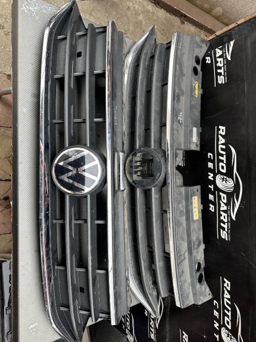 Grila centrala cu emblema Volkswagen Tiguan Facelift 2020/2021/2022