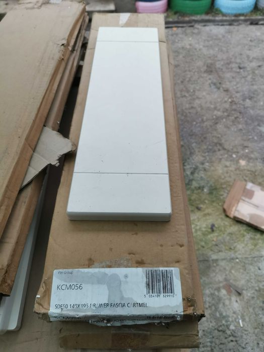 Fete Mobila Lot 95 buc MDF colantat Cartmel Shaker Kitchen Tongue & Groove valoare factura £4,860.63 fac schimburi cu diverse