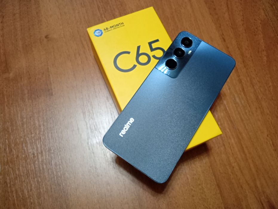 РеалмиС65  память 256 мощный смартфон