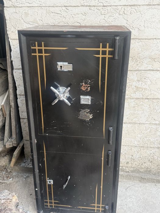 Сейф продадим б/у