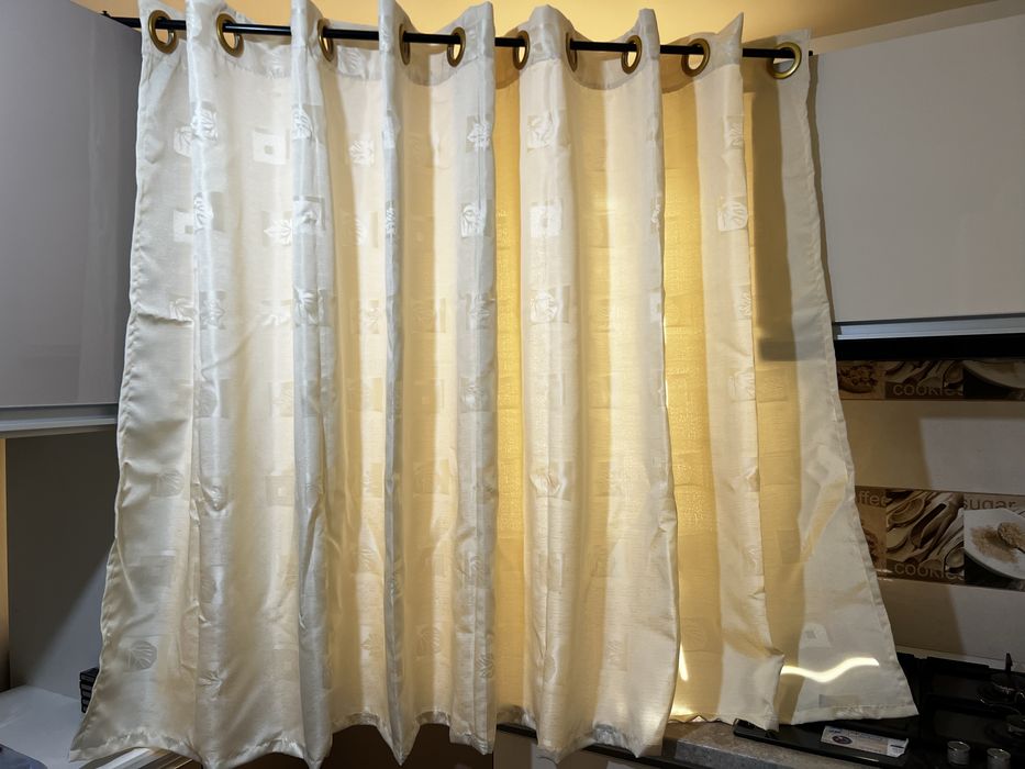 Perdea pt o fereastra cu doua ochiuri