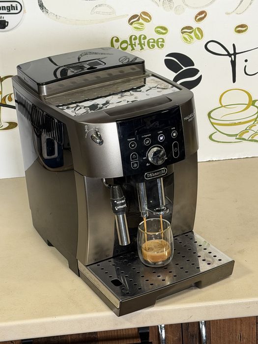 Кафемашина кафе автомат delonghi magnifica smart с гаранция