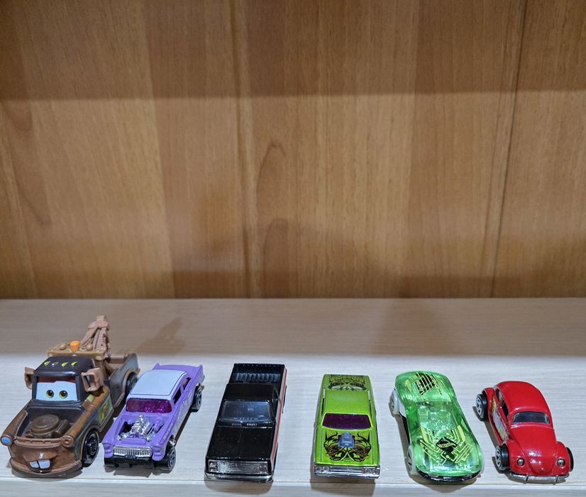 Продаются металлические машинки