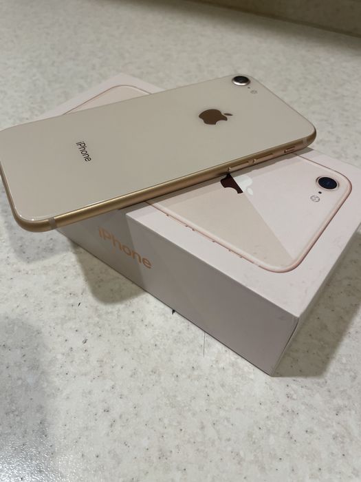 iPhone 8 (с коробкой)