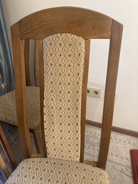 Деревянные стулья
