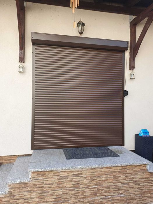 RULOURI Aluminiu si Usi de garaj rezidentiale SECTIONALE