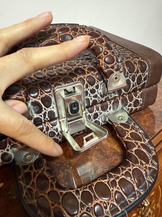 Кожаная сумка...