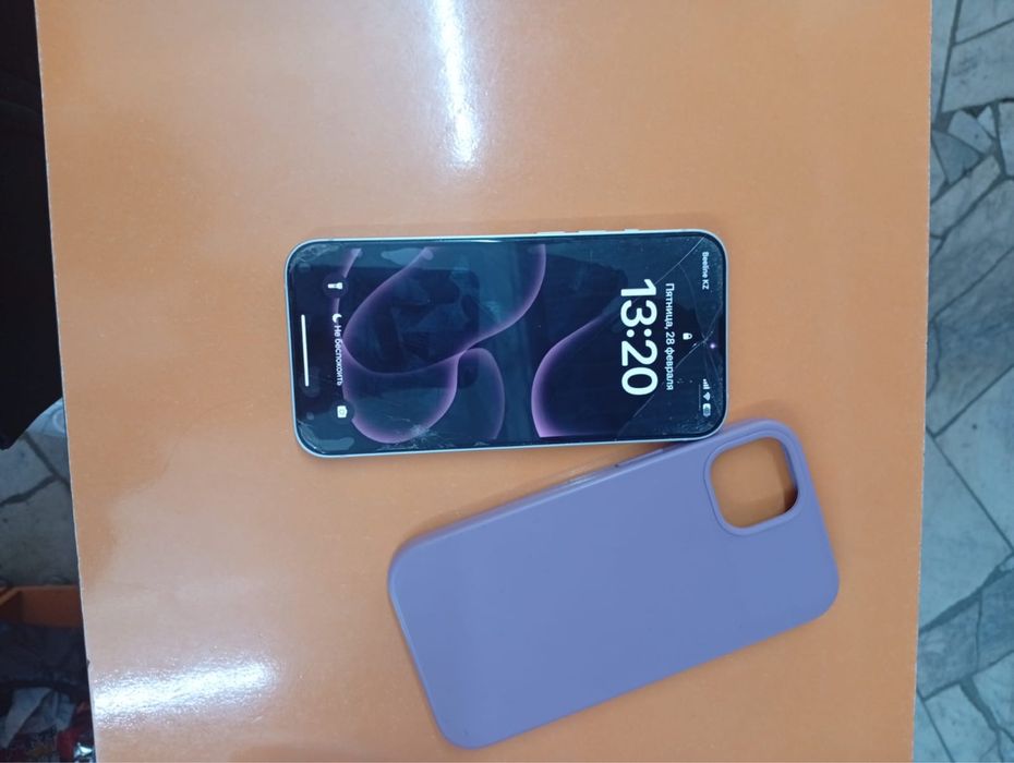 продается айфон 13