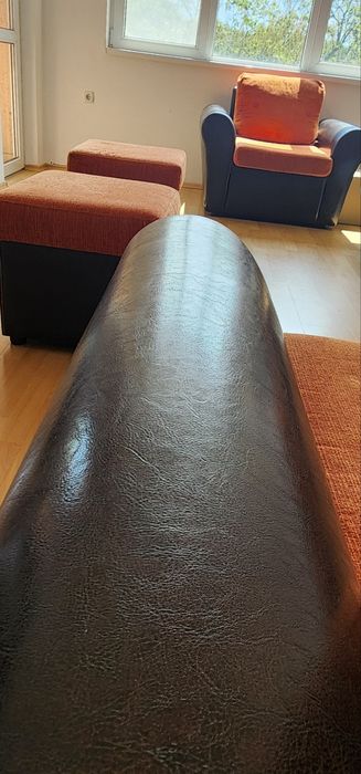 Холов диван в комплект с фотьойли и табуретки