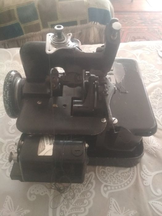 Продам оверлок (китайский)