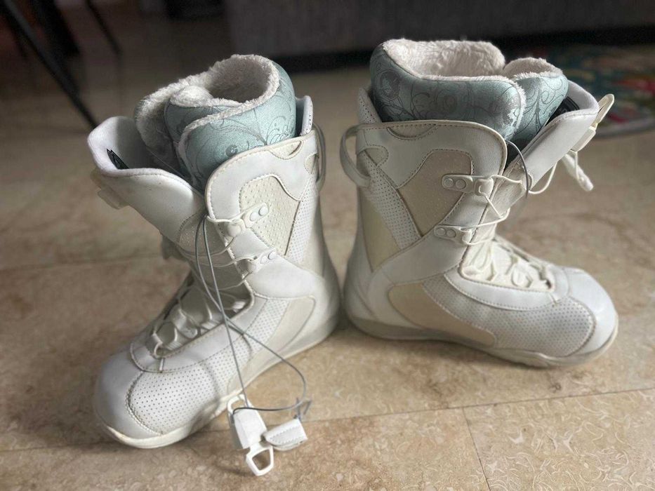 Clapari / Boots snowboard / Casca schi