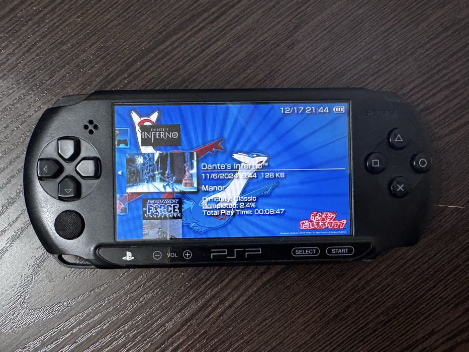 Sony PSP продам прошитую с играми