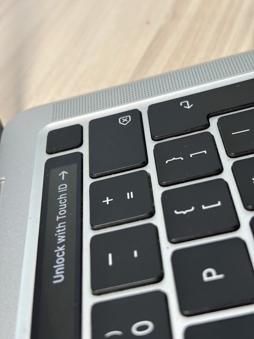 MacBook Pro M1 13” / 16GB RAM / Touch Bar / Отлично състояние