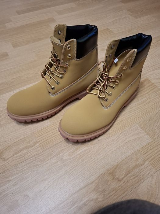 Ghete din piele tip insulated, absolut noi, in cutie originală!