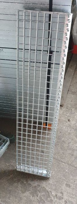 Стъпала от метални решетъчни скари