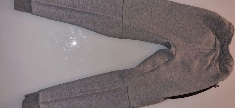 Pantaloni Nike Tech gri