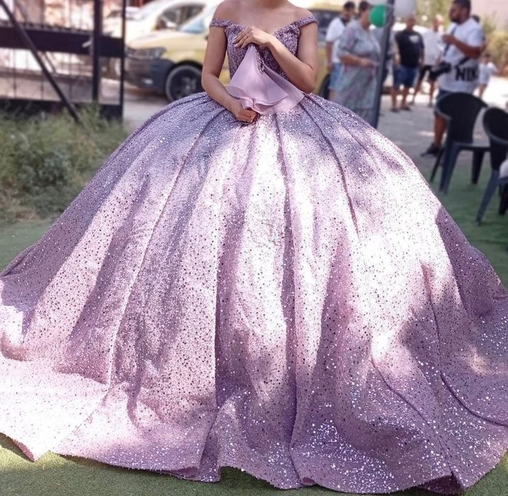 Продава се облечена само веднъж