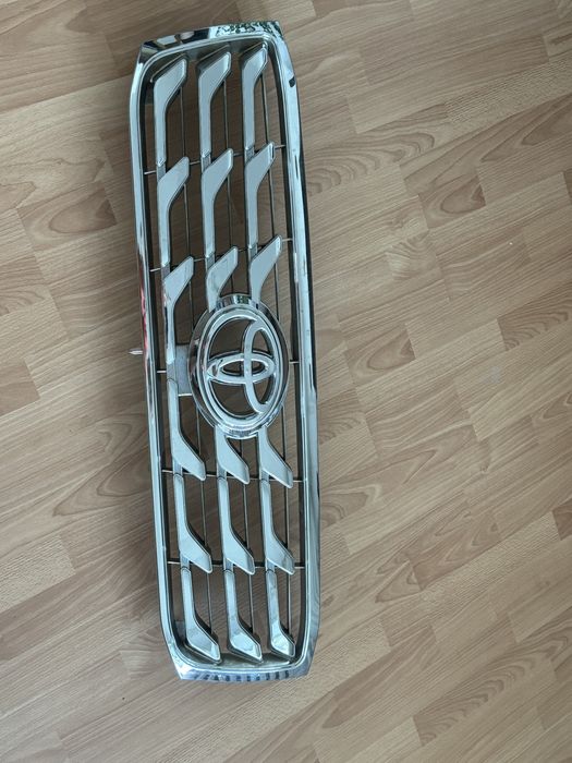 Решетка радиатора Land Cruiser 100