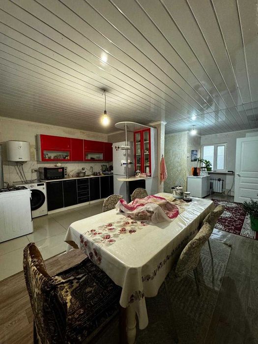 Продам дом в центре посёлка.