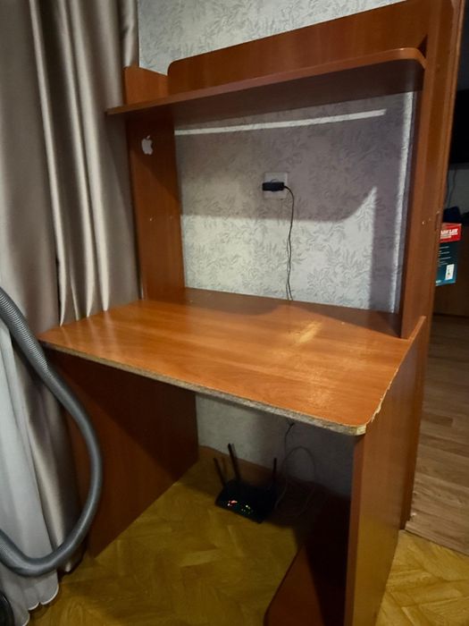 Отдам даром компьютерный стол