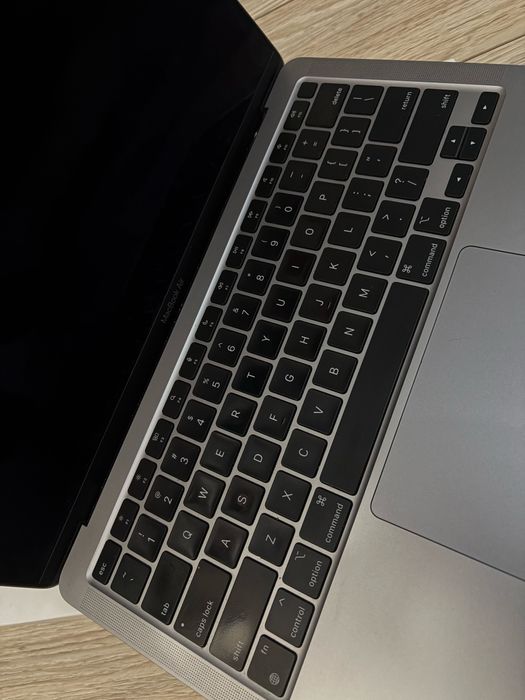 Macbook Air M1 хорошее состояние