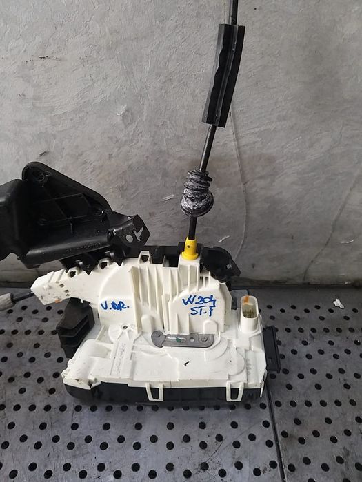 Broasca usa stanga fata mercedes c class w204 a2047232708