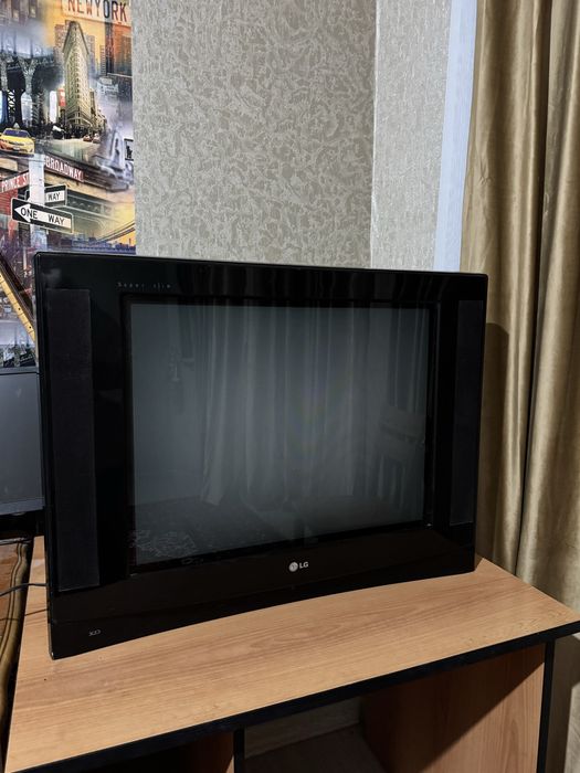 телевизор LG в хорошем состоянии