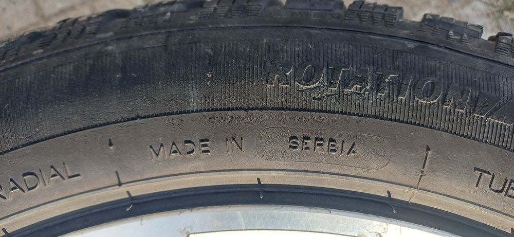 ЗИМНИ  гуми 17цола 225/50 .САМО ЛИЧНО ПРЕДАВАНЕ