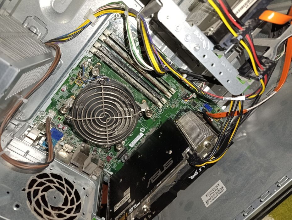 Компютър HP Elite 8300