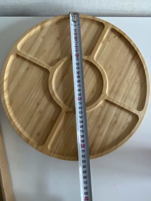 Въртяща се бамбукова дъска за сирена, мезета, плодове, ядки и други